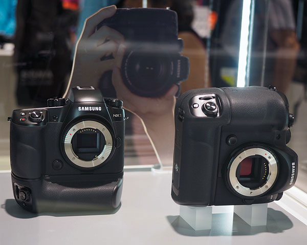 samsung-nx1-with-portrait-grip